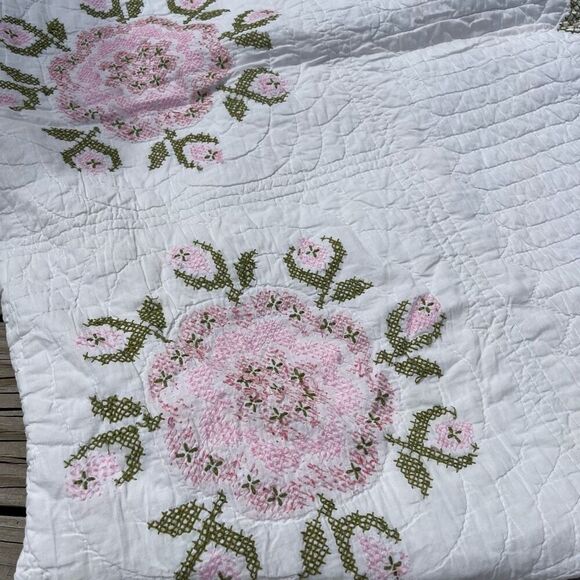 Vintage 1950s Floral Quilted Pom Pom Trim Pink Trim Decorative Throw Blanket - Picture 3 of 7